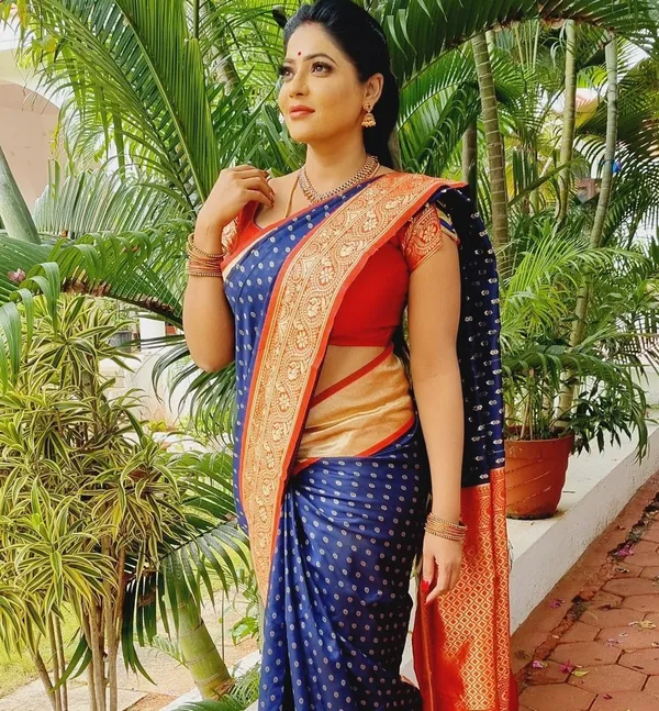 Blue_Embellished_Bollywood_Jacquard_Saree_(Blue)